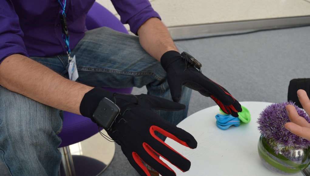manus_glove-Gamescom-1
