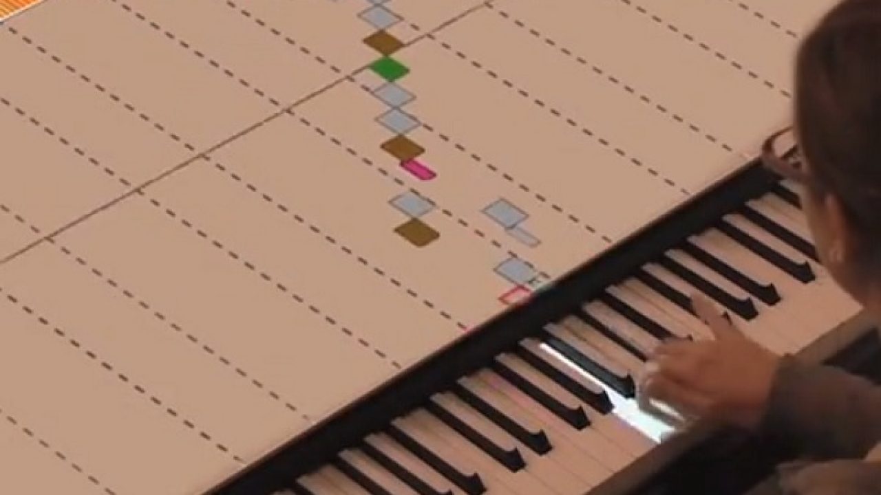 Mixed Reality Piano Trainer Makes Learning the Piano Easy and maybe even fun