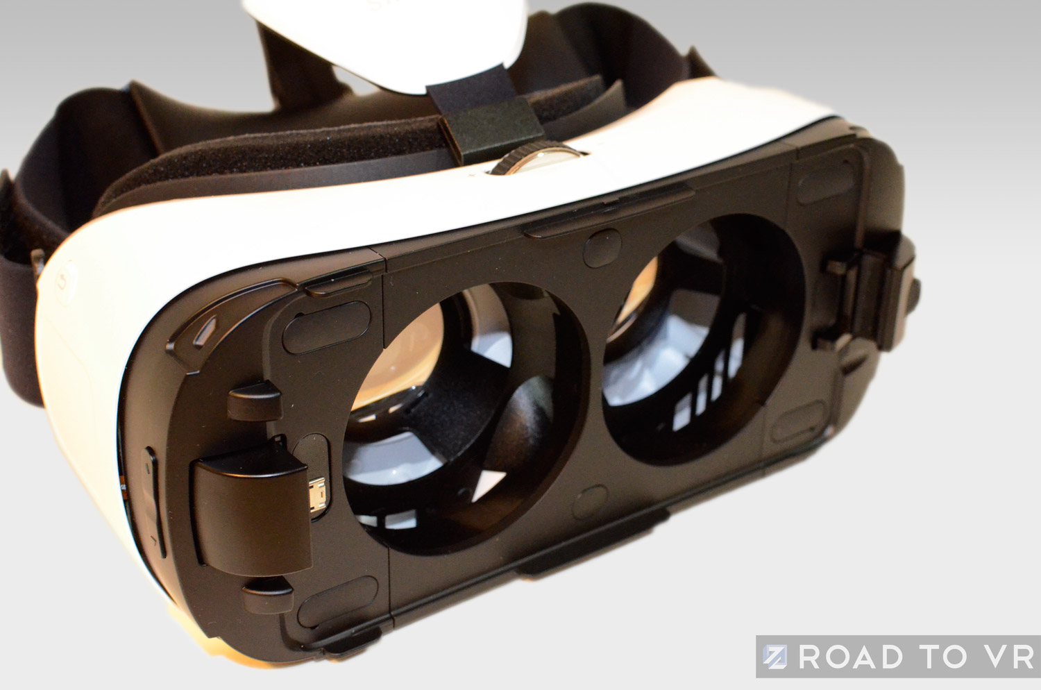 Gear VR Review, Part 1: Design to Oculus Rift DK2