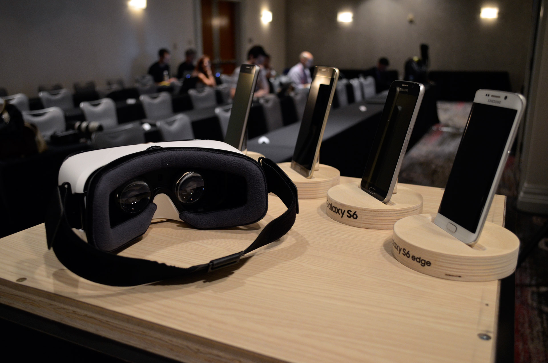 First Look Samsung's Consumer VR Headset – to VR