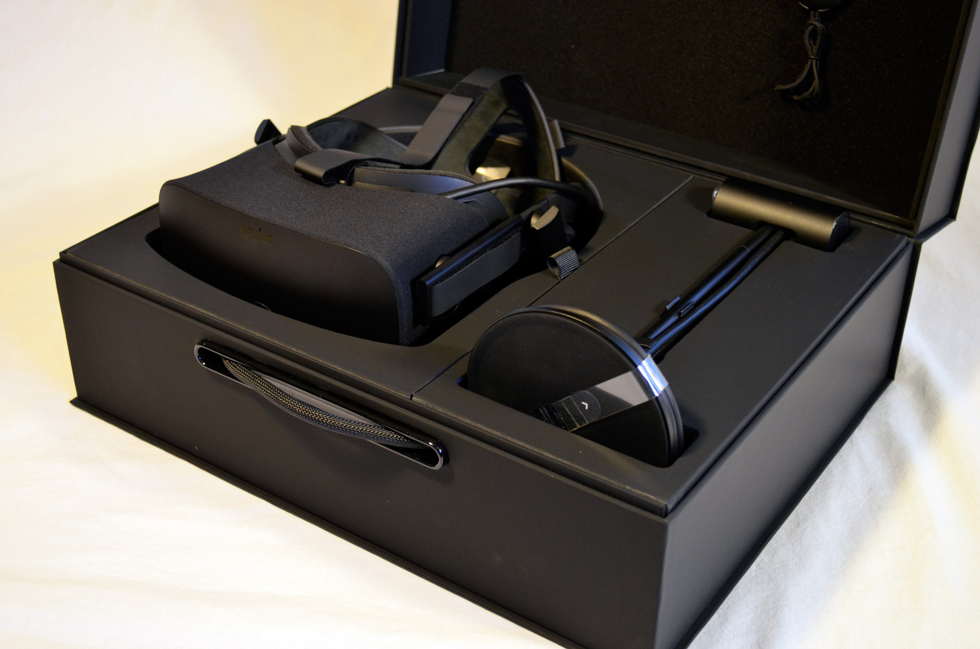 temperament Ønske virtuel Oculus Rift Components Cost Around $200, New Teardown Suggests – Road to VR