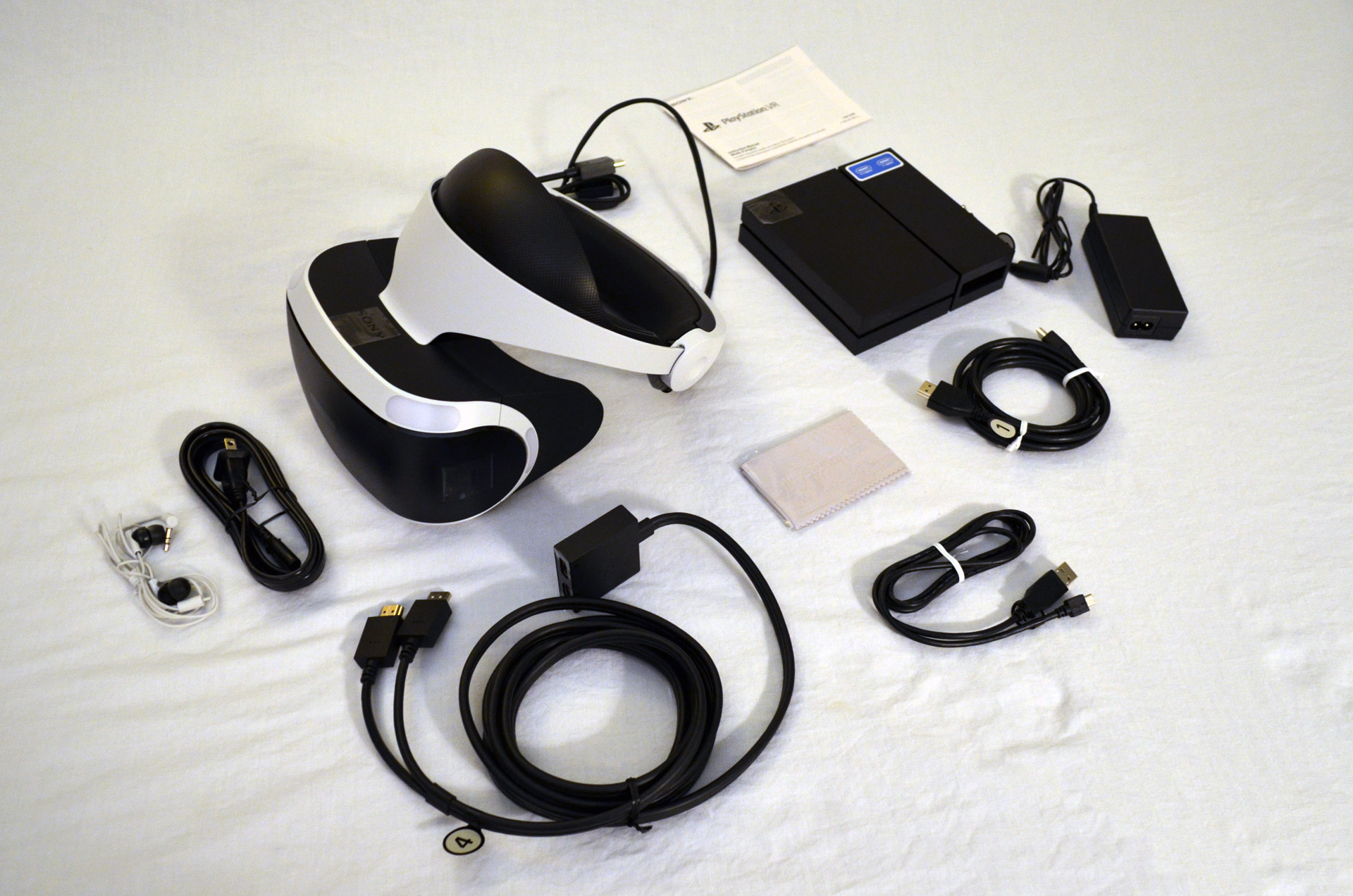 WATCH: Sony PS VR2 unboxing