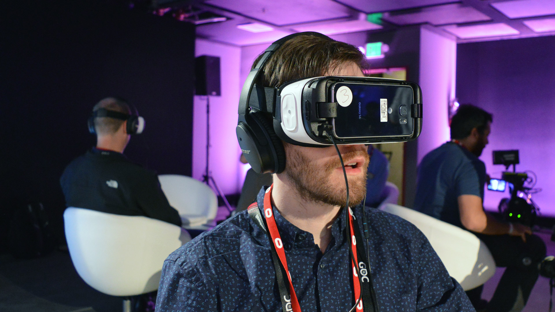 Разработчик vr ar решений. Ar/VR-Разработчик. Мобильный VR. Шлем VR для разработчиков. Мобильная виртуальная реальность.