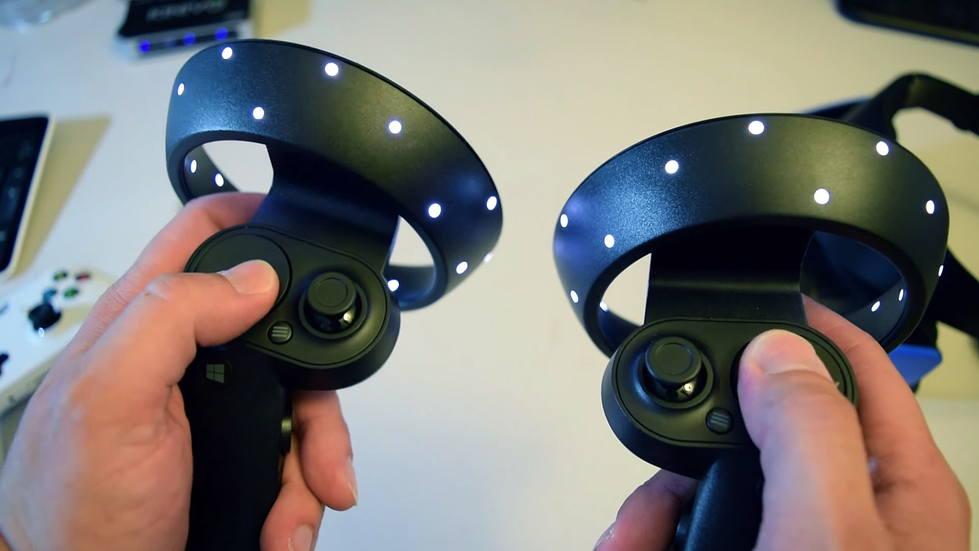 Bliv overrasket lærebog en gang Watch: Microsoft's "Mixed Reality" VR Controllers in Action