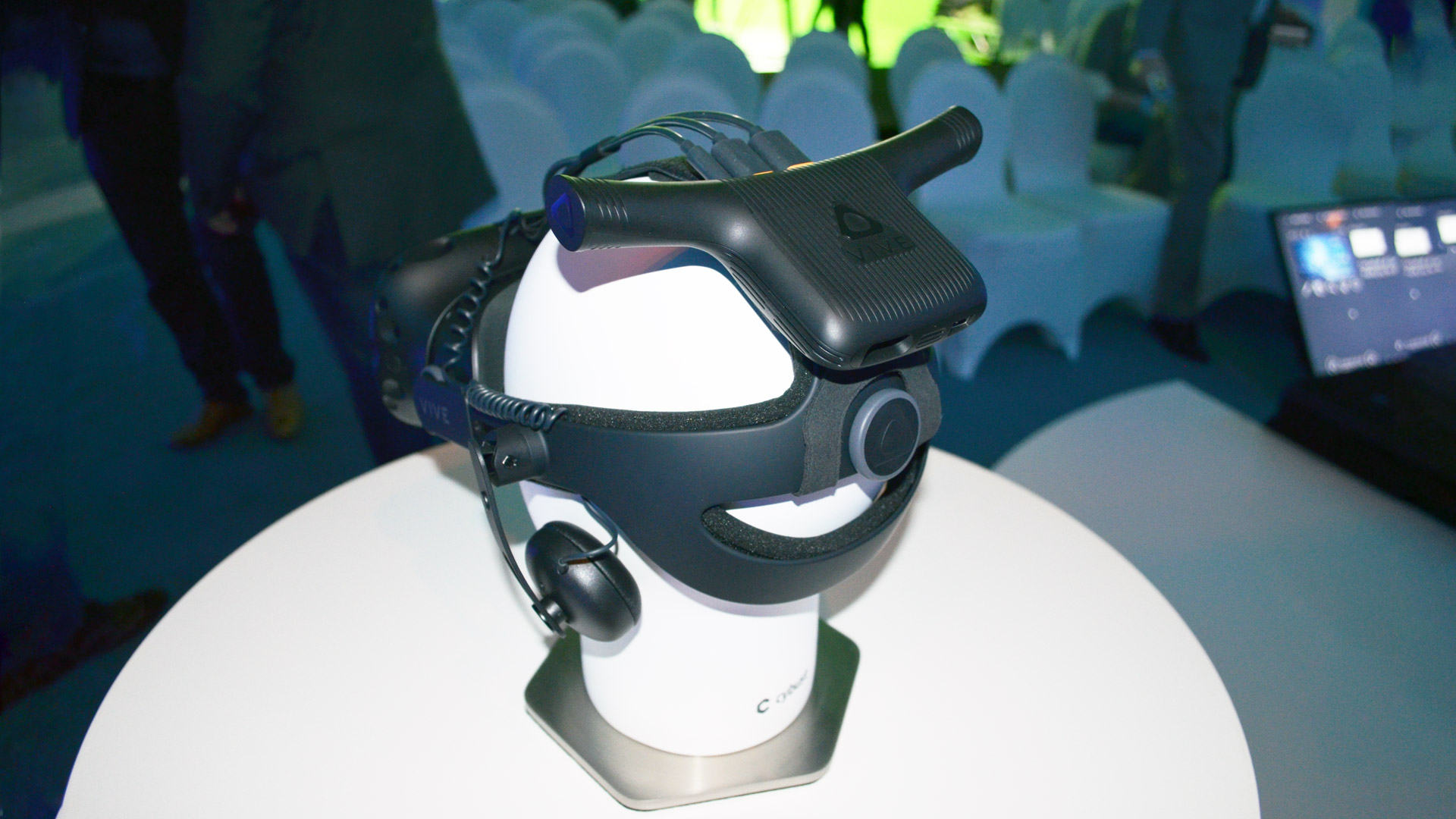 CES 2018: HTC's Vive to Support Both Vive and at Launch