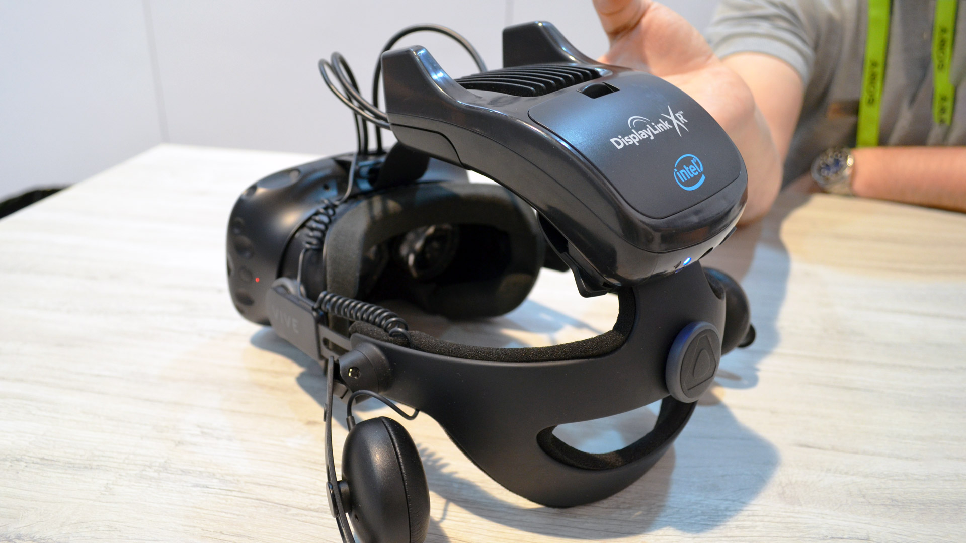 Wireless VR. Проводные VR очки. Беспроводные технологии VR. VR XR.