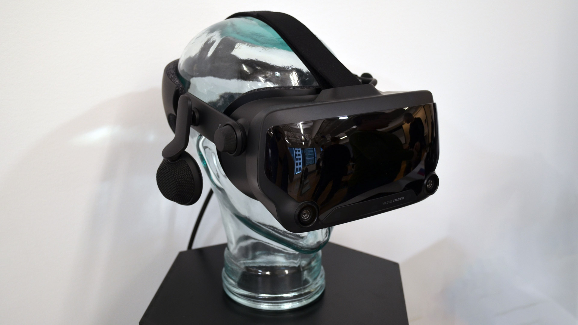 Valve Index VR Sets an Impressive New Bar for VR Fidelity