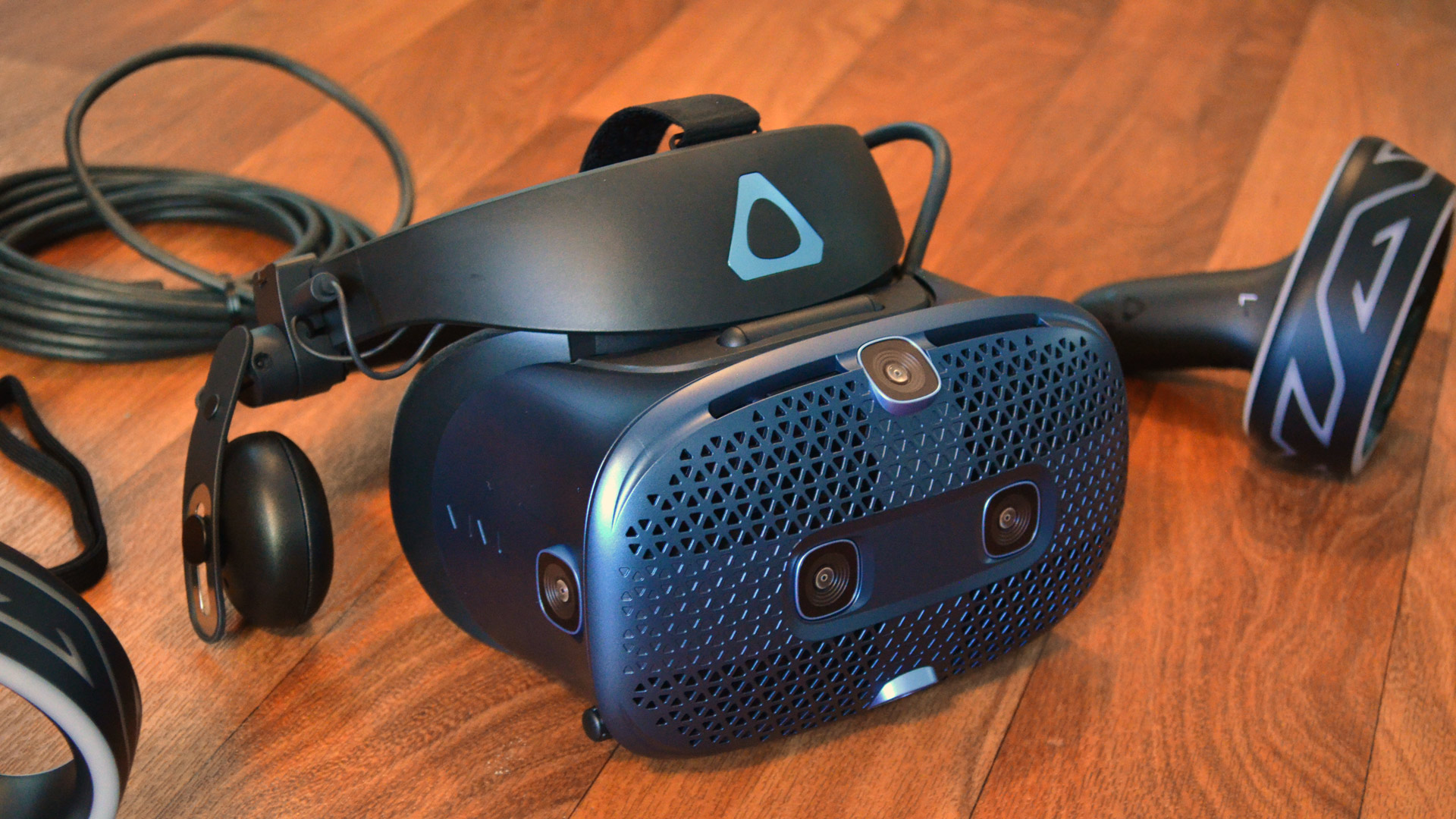 Vive Cosmos Review – A Decent Headset Up Against Stiff Competition