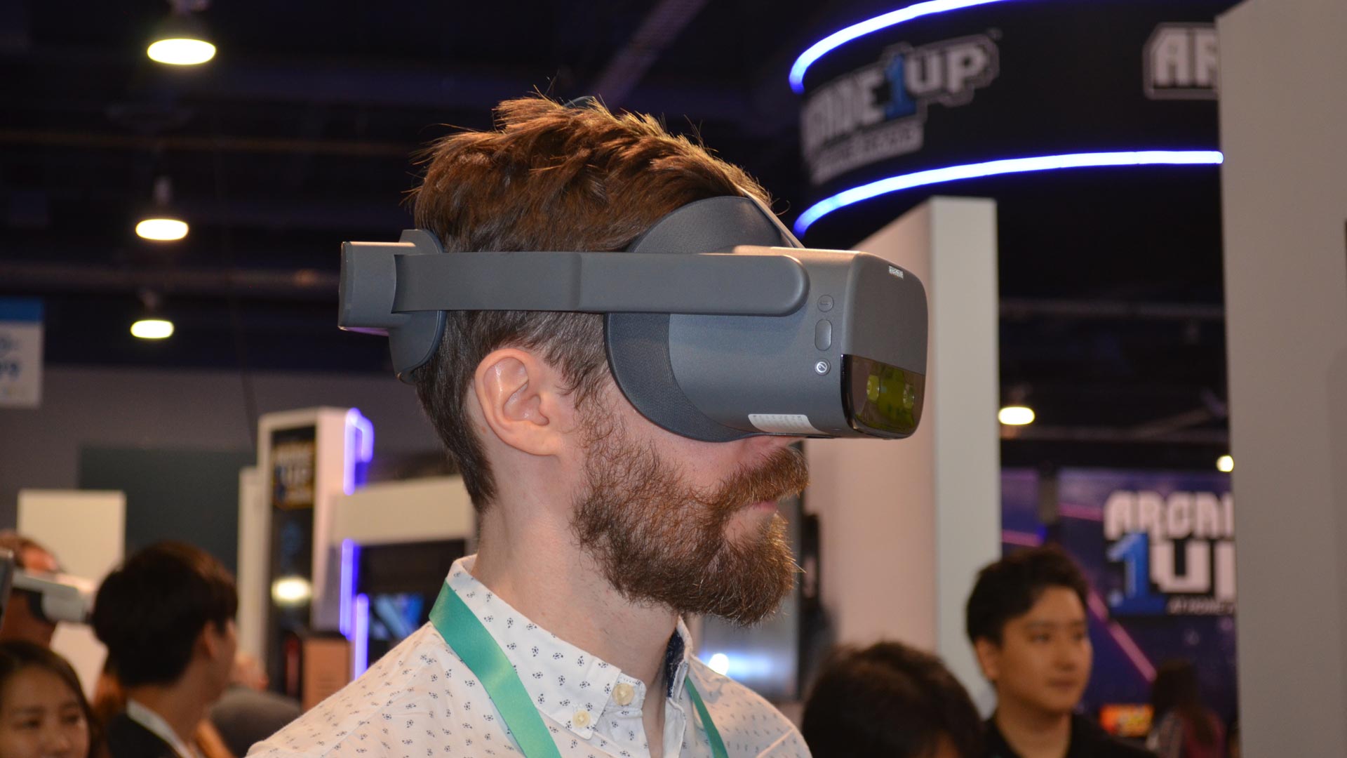 Vr игры для pico 4. Шлем виртуальной реальности Pico. VR шлем Pico 4. Автономный VR шлем Pico Neo 3. Pico 4 VR шлем на голове.