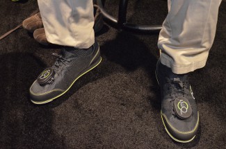 virtuix-shoes-and-tracker-pods